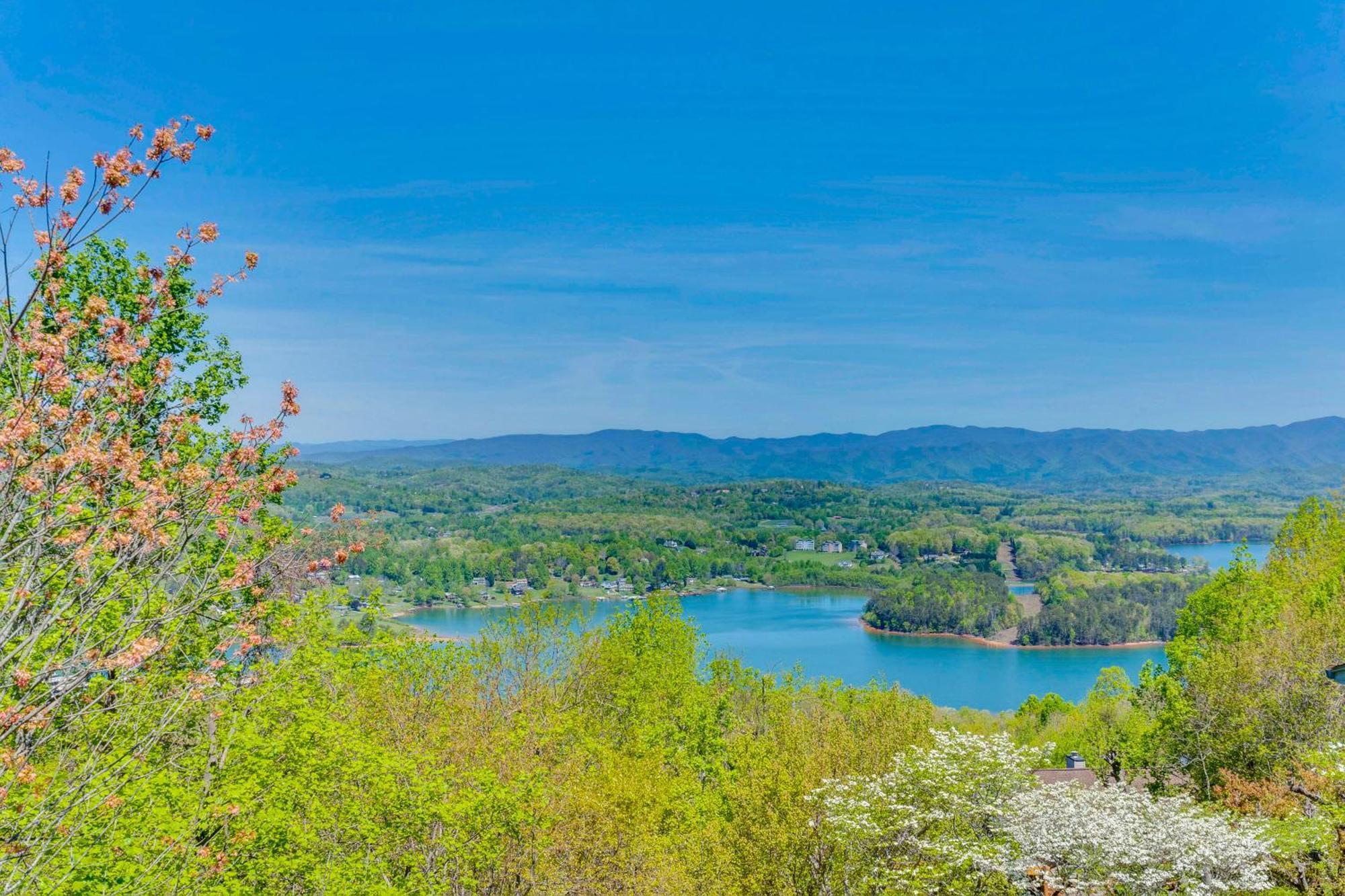 Lake-View Condo With Covered Deck In Hiawassee! エクステリア 写真